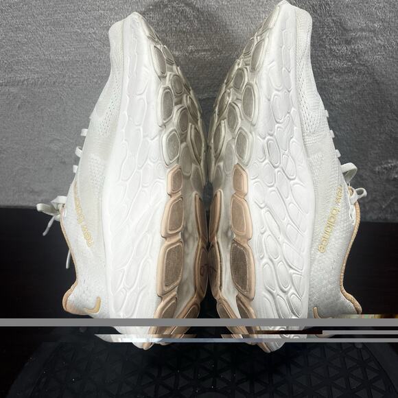 New Balance Fresh Foam X More v4 Womens Sz 8B White Gold Metallic Running Shoes - Picture 9 of 10